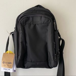 PACSAFE Metrosafe LS250 - NWT!